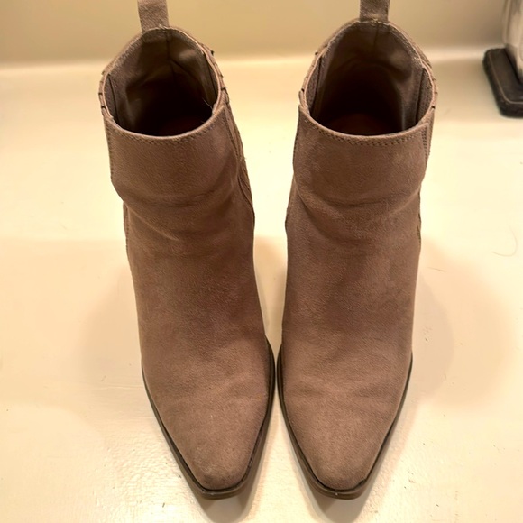 Qupid booties - Picture 1 of 3